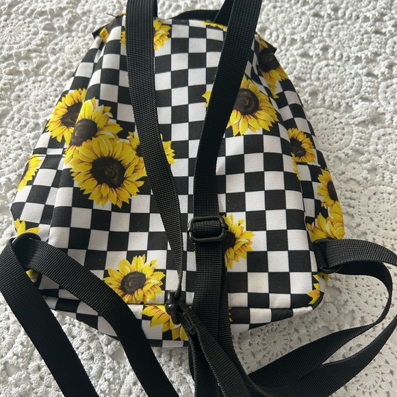 Vans mini backpack like new - Picture 3 of 5